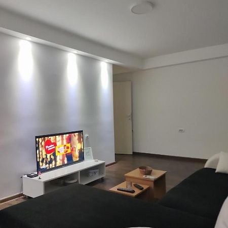 In Apartman U Samom Centru Obrenovca Apartment Obrenovac  Екстериор снимка