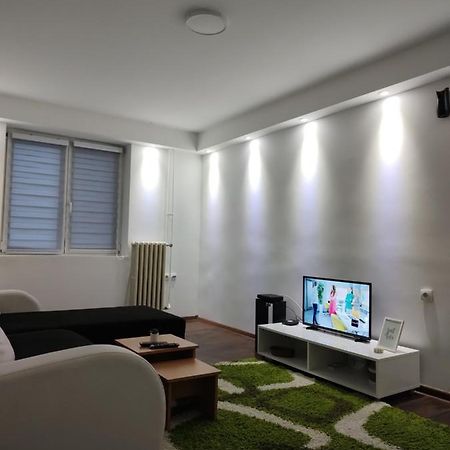 In Apartman U Samom Centru Obrenovca Apartment Obrenovac  Екстериор снимка