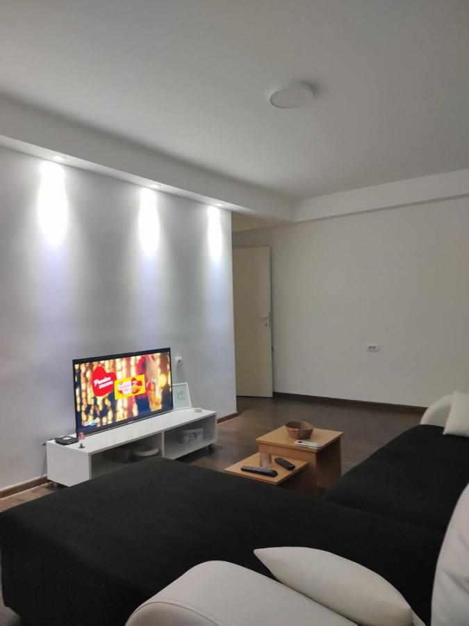 In Apartman U Samom Centru Obrenovca Apartment Obrenovac  Екстериор снимка