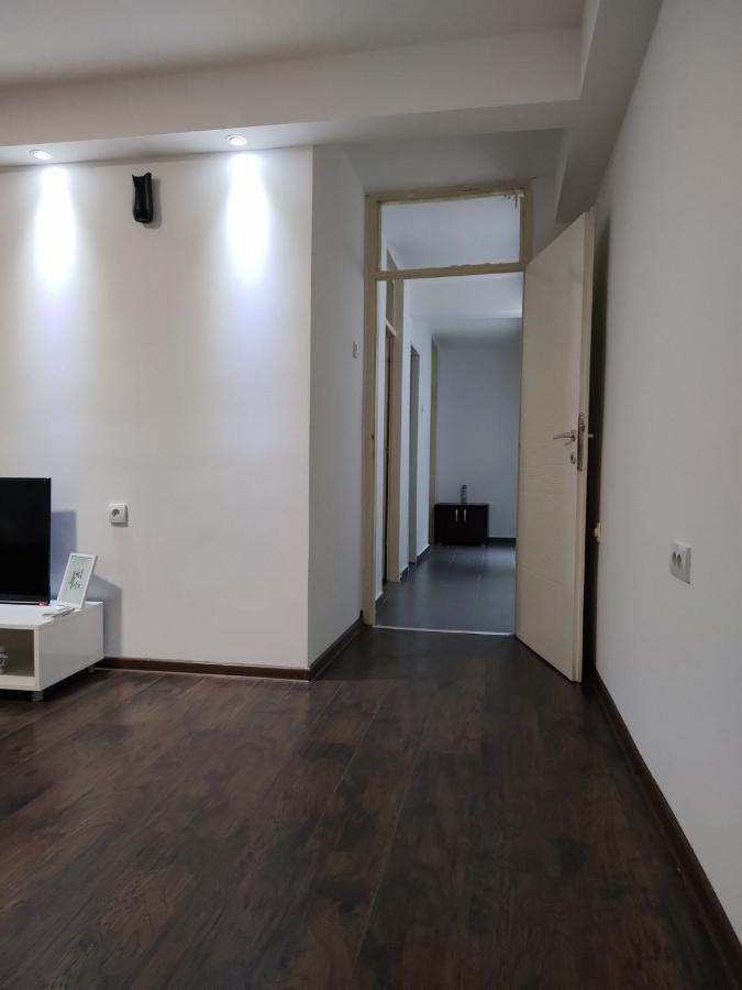 In Apartman U Samom Centru Obrenovca Apartment Obrenovac  Екстериор снимка